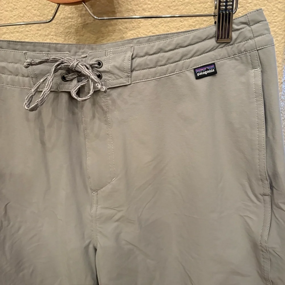 Patagonia Men Light Gray Swim Shorts Size 33 - Picture 2 of 6